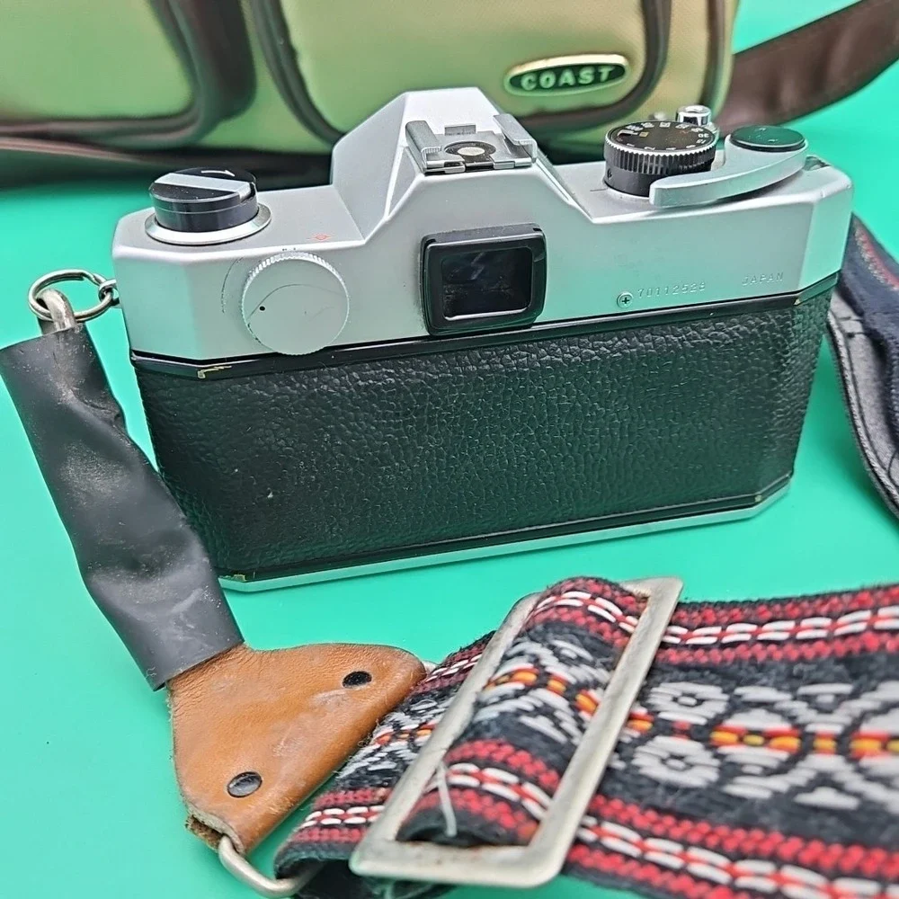 Yashica TL Electro 35mm SLR Camera with 50mm Lens Untested‎ As Is With Bag